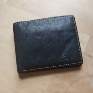 Clarks Black Classic Pebble Slimfold Genuine Leather Wallet